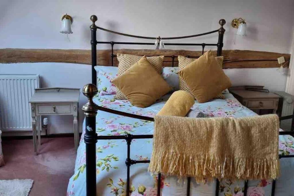 Stunning Barn Conversion Ideal For Large Families Bildeston Exteriér fotografie