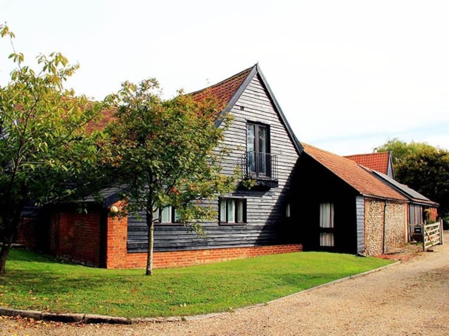 Stunning Barn Conversion Ideal For Large Families Bildeston Exteriér fotografie