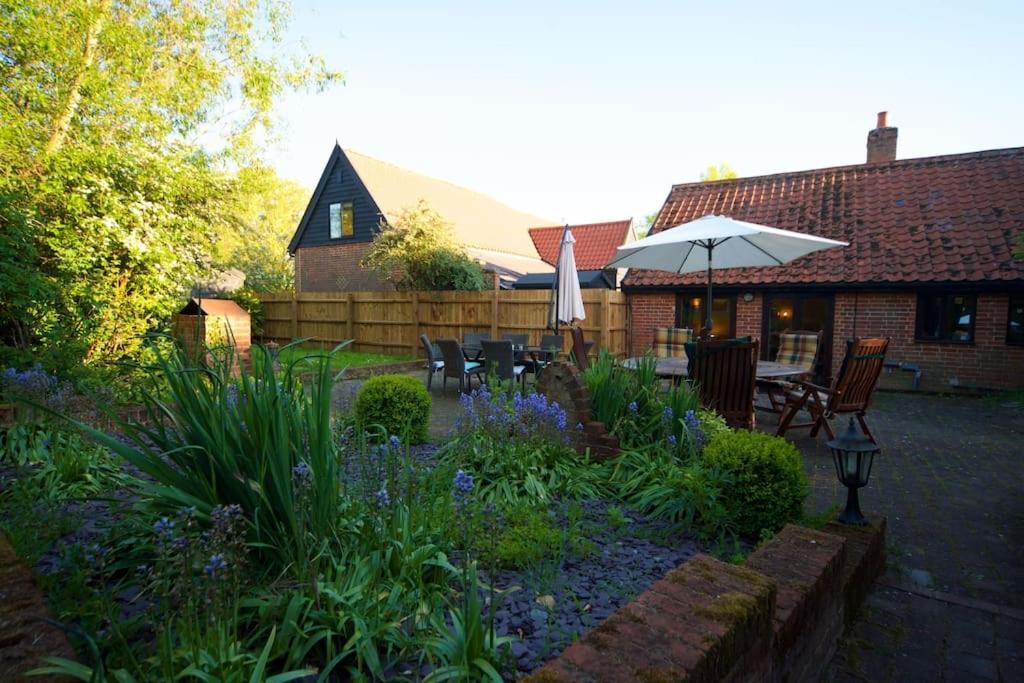 Stunning Barn Conversion Ideal For Large Families Bildeston Exteriér fotografie