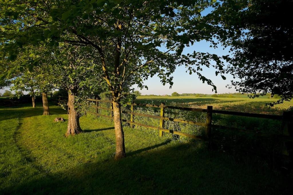 Stunning Barn Conversion Ideal For Large Families Bildeston Exteriér fotografie
