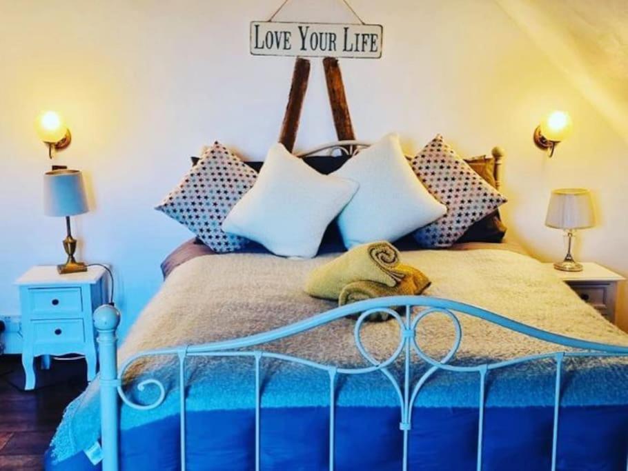 Stunning Barn Conversion Ideal For Large Families Bildeston Exteriér fotografie